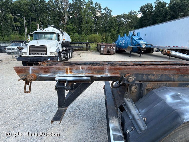 image for item EF1362 2000 Mack RD roll-off container truck