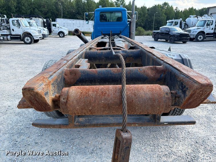 image for item EF1362 2000 Mack RD roll-off container truck