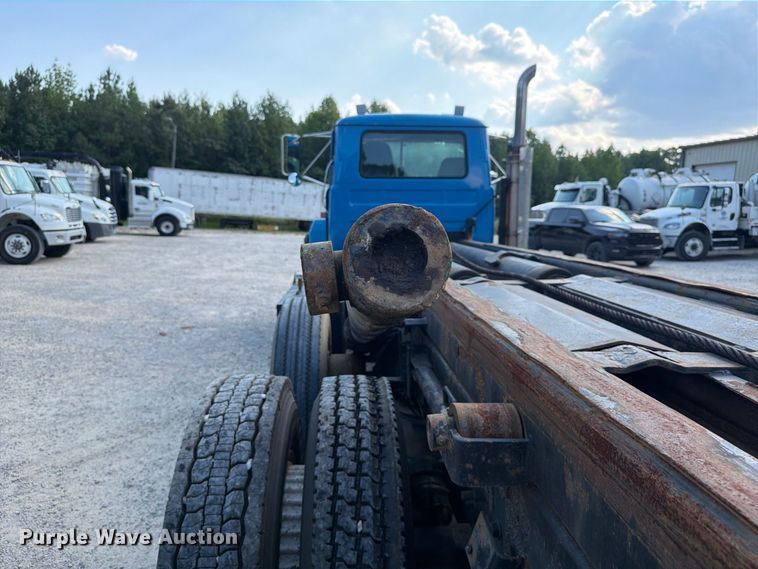 image for item EF1362 2000 Mack RD roll-off container truck