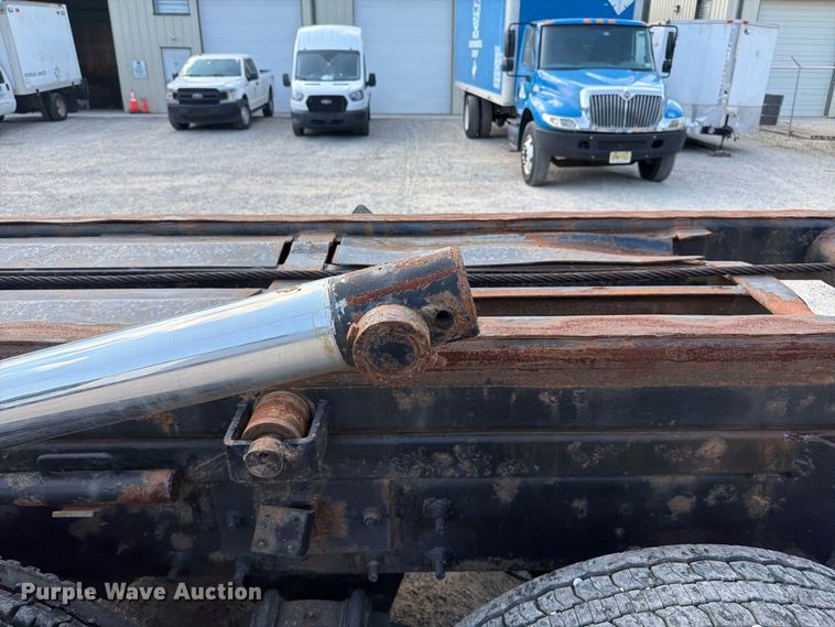 image for item EF1362 2000 Mack RD roll-off container truck