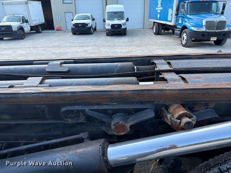 image for item EF1362 2000 Mack RD roll-off container truck