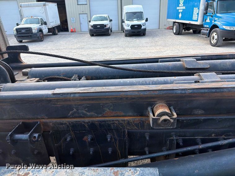 image for item EF1362 2000 Mack RD roll-off container truck