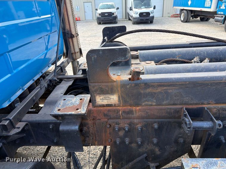 image for item EF1362 2000 Mack RD roll-off container truck