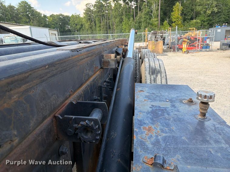 image for item EF1362 2000 Mack RD roll-off container truck