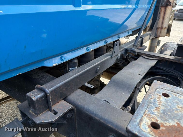 image for item EF1362 2000 Mack RD roll-off container truck