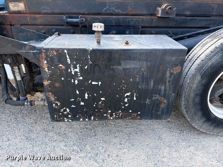 image for item EF1362 2000 Mack RD roll-off container truck