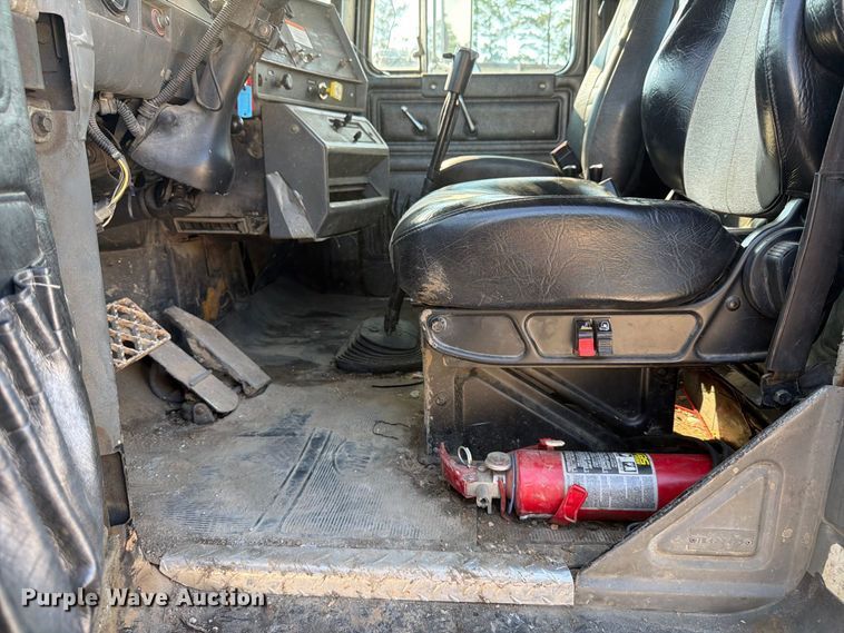 image for item EF1362 2000 Mack RD roll-off container truck