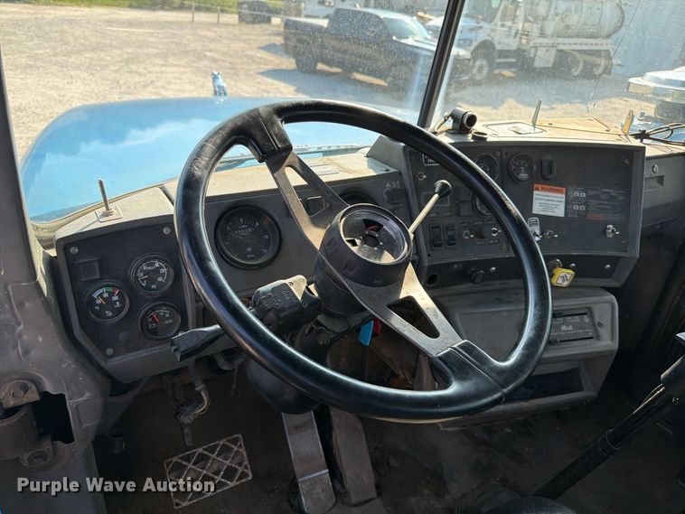 image for item EF1362 2000 Mack RD roll-off container truck