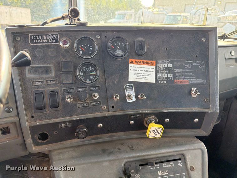 image for item EF1362 2000 Mack RD roll-off container truck