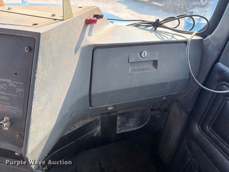 image for item EF1362 2000 Mack RD roll-off container truck