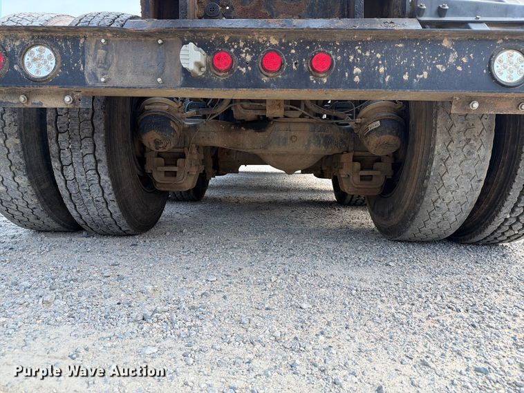 image for item EF1362 2000 Mack RD roll-off container truck