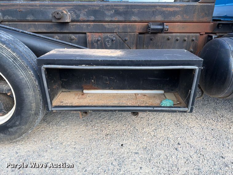 image for item EF1362 2000 Mack RD roll-off container truck