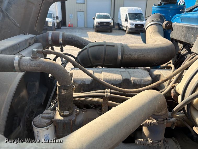 image for item EF1362 2000 Mack RD roll-off container truck