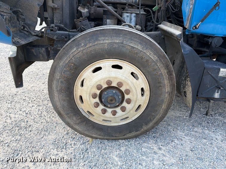image for item EF1362 2000 Mack RD roll-off container truck