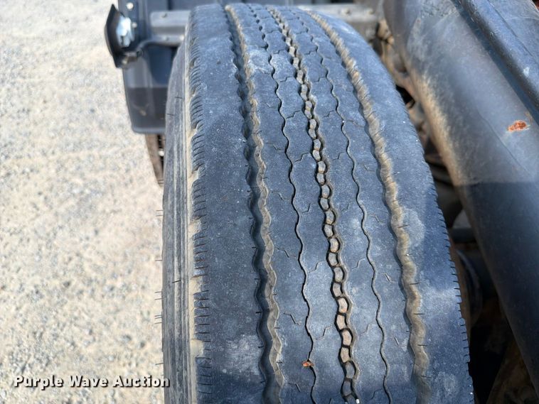 image for item EF1362 2000 Mack RD roll-off container truck