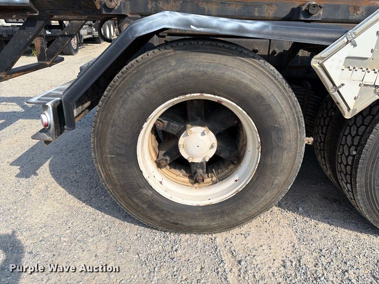 image for item EF1362 2000 Mack RD roll-off container truck