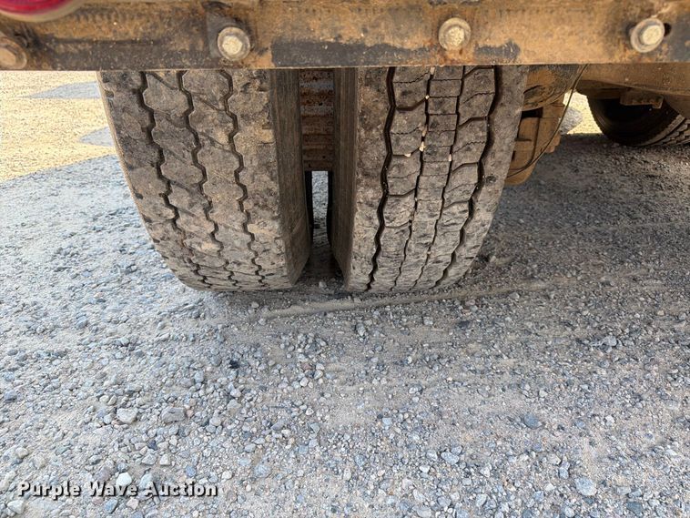 image for item EF1362 2000 Mack RD roll-off container truck