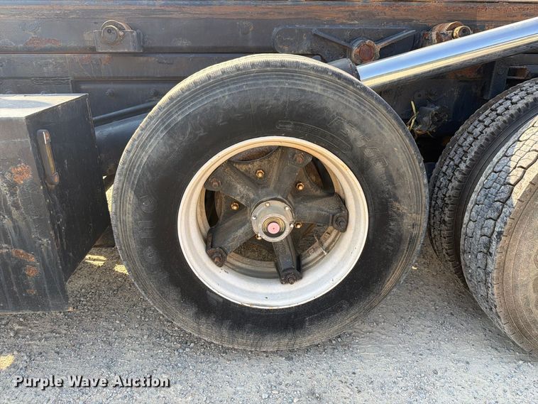 image for item EF1362 2000 Mack RD roll-off container truck