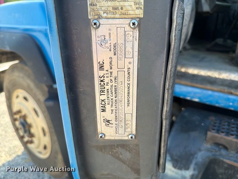 image for item EF1362 2000 Mack RD roll-off container truck
