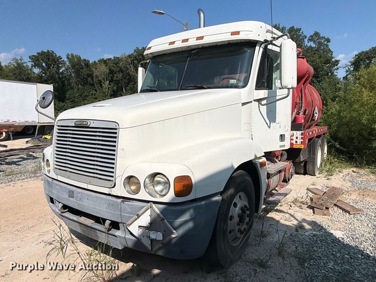 2001 Freightliner C120 vacuum truck