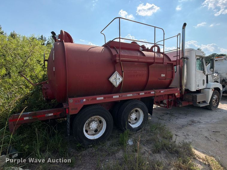 image for item EF1363 2001 Freightliner C120 vacuum truck
