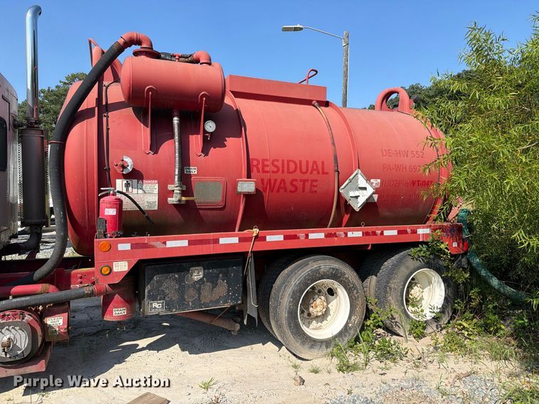 image for item EF1363 2001 Freightliner C120 vacuum truck