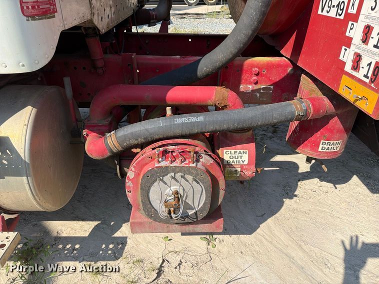 image for item EF1363 2001 Freightliner C120 vacuum truck