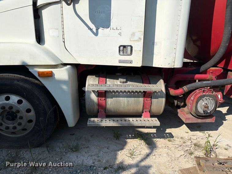 image for item EF1363 2001 Freightliner C120 vacuum truck