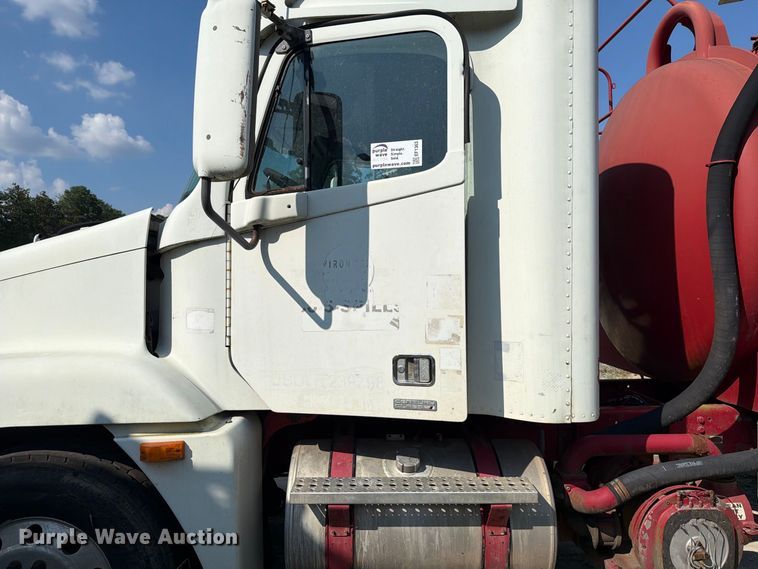 image for item EF1363 2001 Freightliner C120 vacuum truck