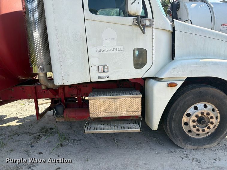 image for item EF1363 2001 Freightliner C120 vacuum truck