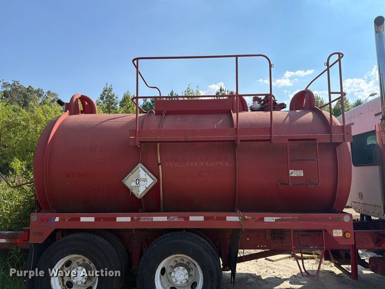 image for item EF1363 2001 Freightliner C120 vacuum truck