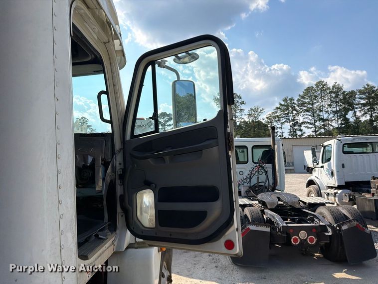 image for item EF1363 2001 Freightliner C120 vacuum truck
