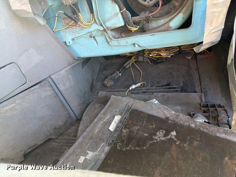 image for item EF1363 2001 Freightliner C120 vacuum truck
