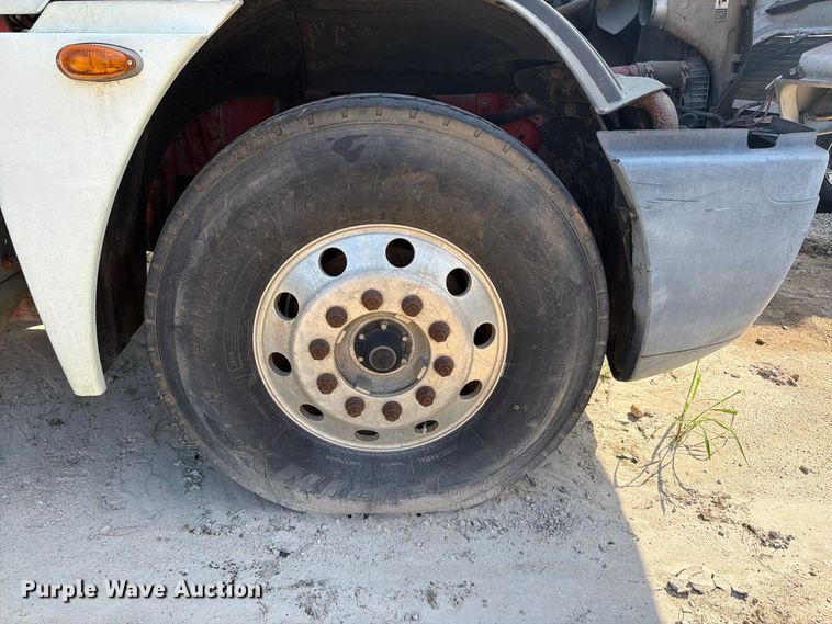 image for item EF1363 2001 Freightliner C120 vacuum truck