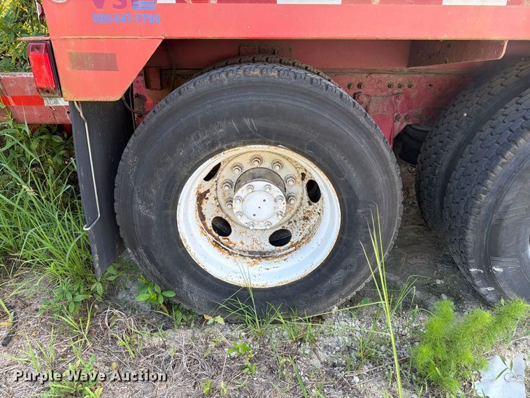 image for item EF1363 2001 Freightliner C120 vacuum truck