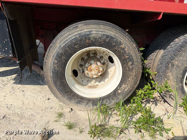 image for item EF1363 2001 Freightliner C120 vacuum truck