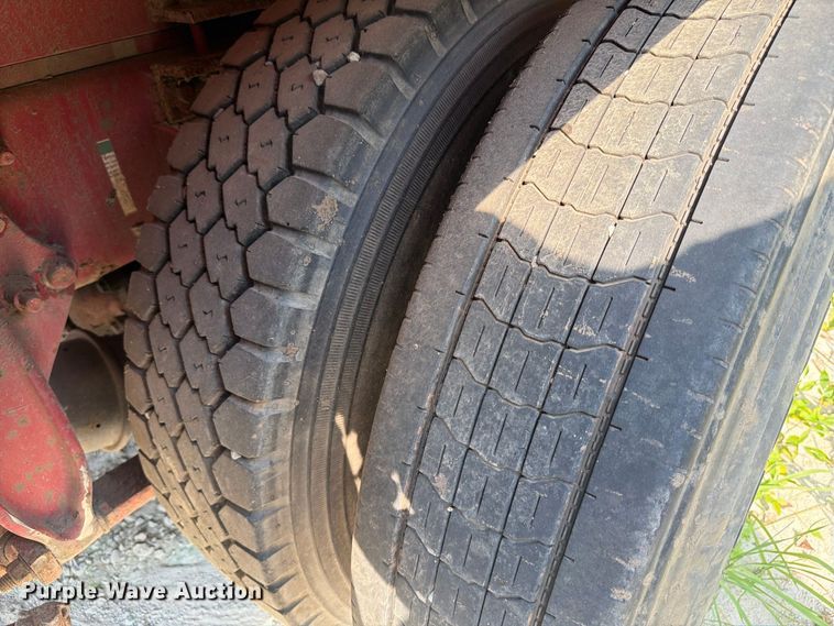 image for item EF1363 2001 Freightliner C120 vacuum truck