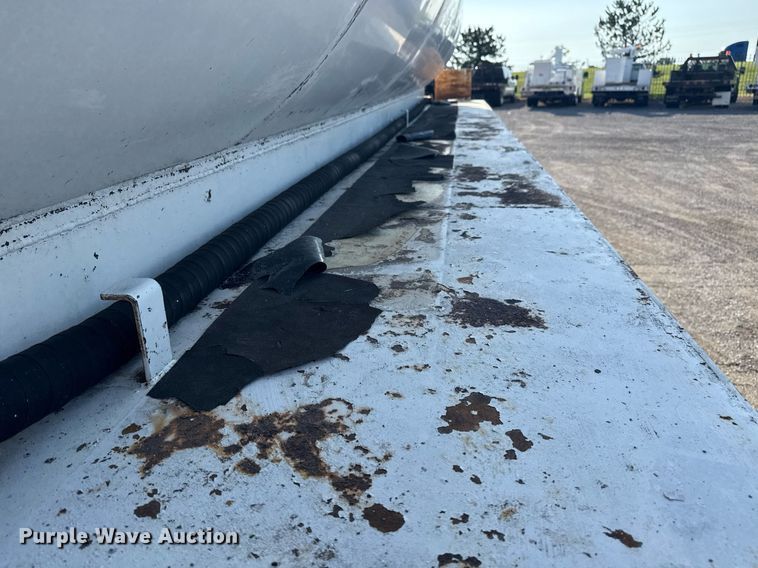 image for item EG6049 1986 Great Dane GP-30 tank trailer