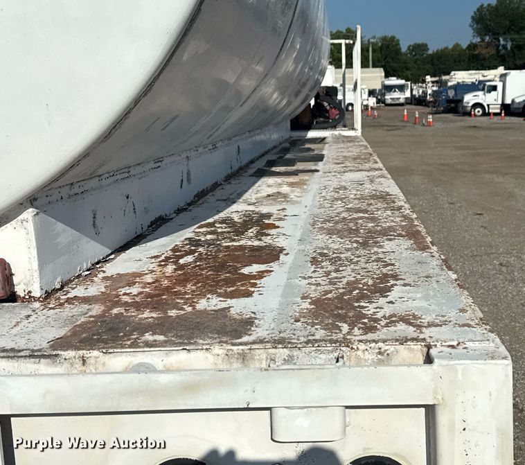 image for item EG6049 1986 Great Dane GP-30 tank trailer