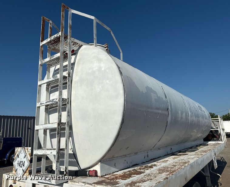 image for item EG6049 1986 Great Dane GP-30 tank trailer