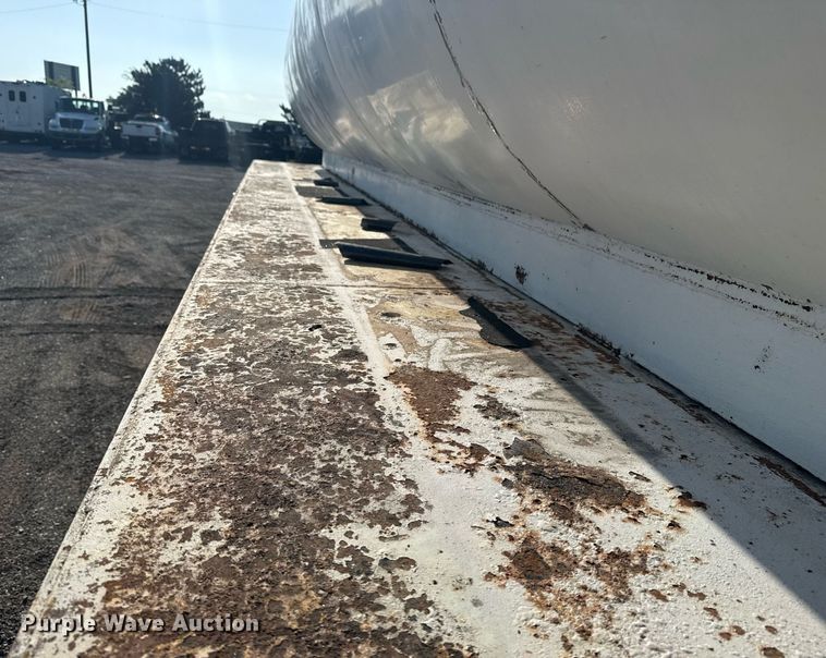 image for item EG6049 1986 Great Dane GP-30 tank trailer