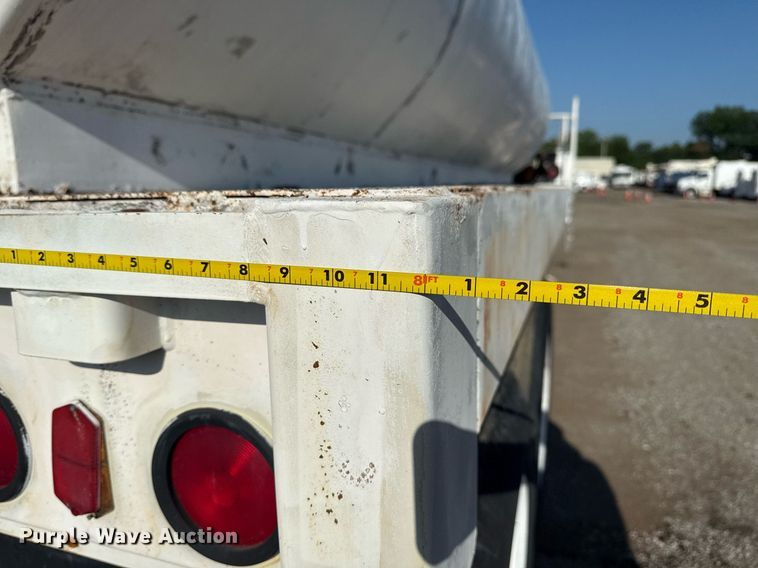 image for item EG6049 1986 Great Dane GP-30 tank trailer