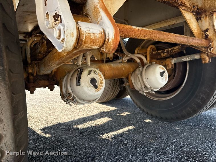 image for item EG6049 1986 Great Dane GP-30 tank trailer