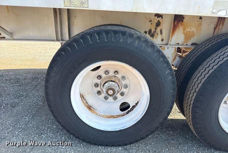 image for item EG6049 1986 Great Dane GP-30 tank trailer
