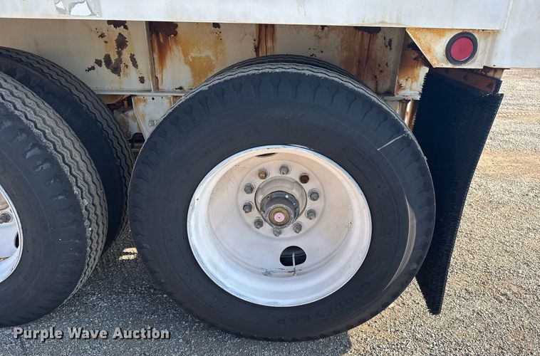 image for item EG6049 1986 Great Dane GP-30 tank trailer