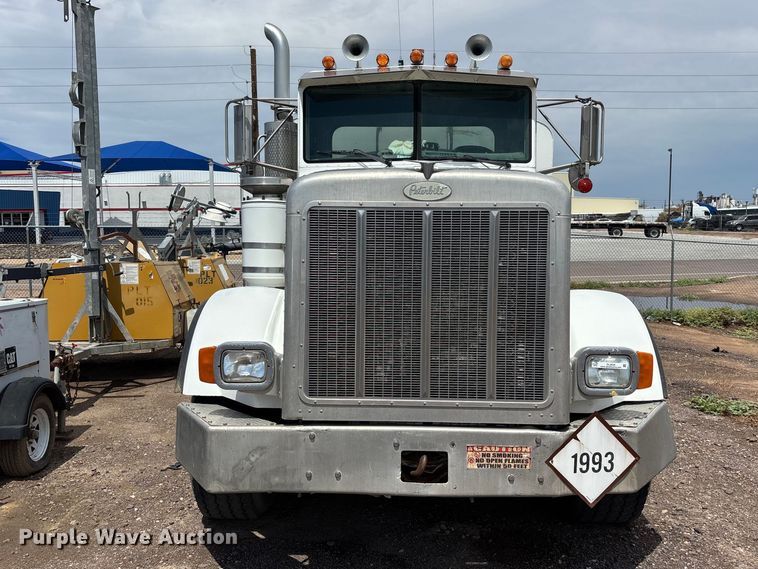 image for item EL2625 1999 Peterbilt 357 fuel / lube truck