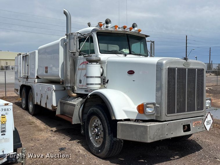 image for item EL2625 1999 Peterbilt 357 fuel / lube truck