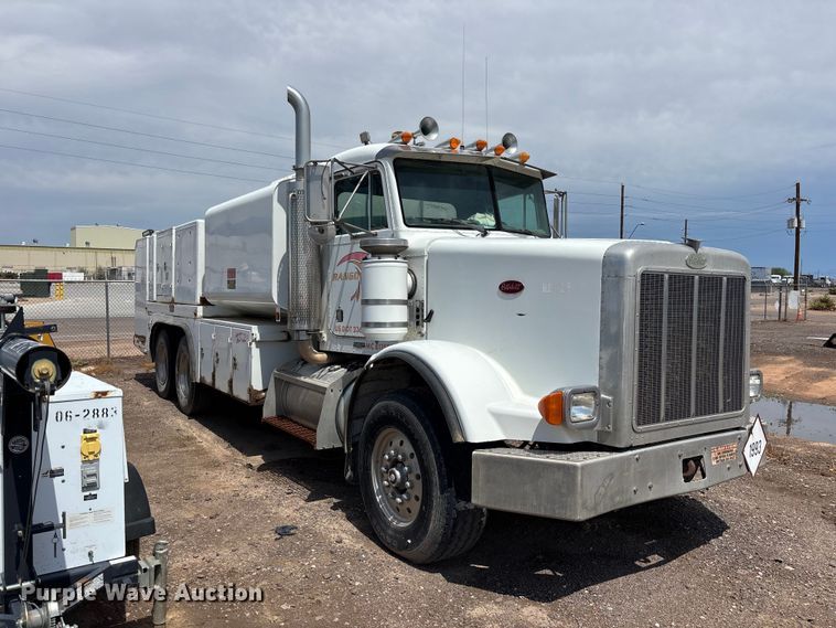 image for item EL2625 1999 Peterbilt 357 fuel / lube truck