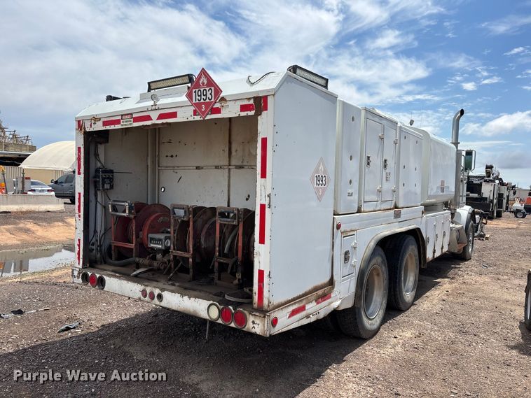 image for item EL2625 1999 Peterbilt 357 fuel / lube truck