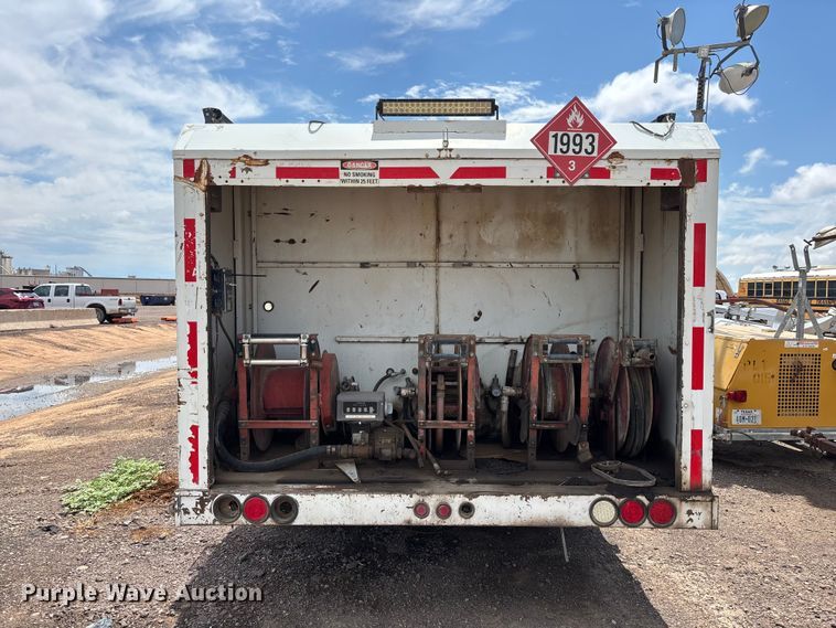 image for item EL2625 1999 Peterbilt 357 fuel / lube truck